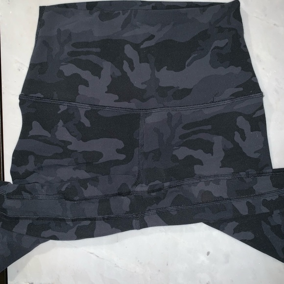 BLACK CAMO LULULEMON ALIGNS - Picture 2 of 4